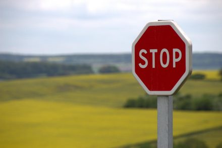 Placa de "stop": começar um financiamento coletivo